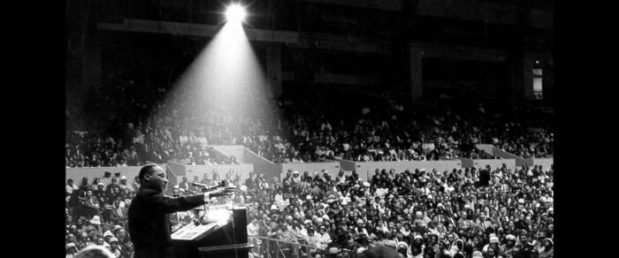 Martin Luther King Jnr. mluvení na setkání v San Franciscu v červnu 1964 (Obrázek: George Clonklin, přes Flickr CC).